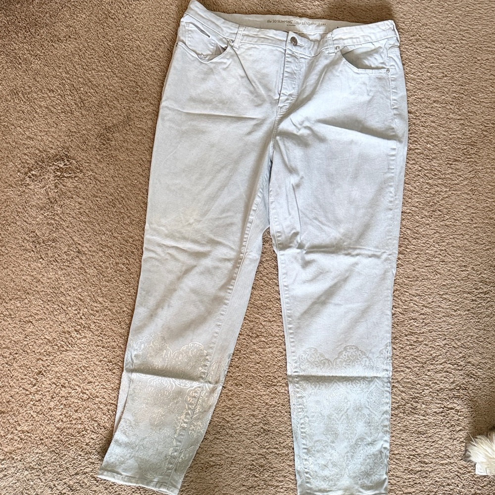 Chico’s - White Women's Embroidered Ankle Jeans